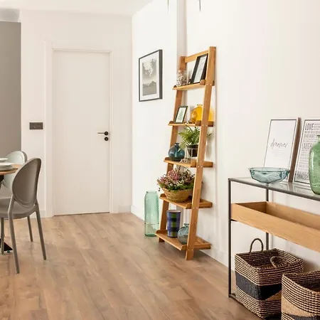 Vivienda Turistica Plaza De Tres Pilares Апартаменти *
