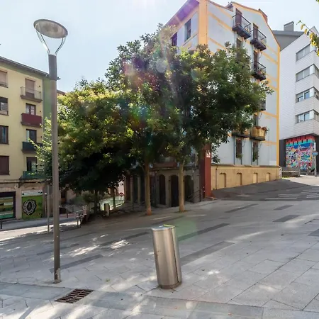Апартаменты Vivienda Turistica Plaza De Tres Pilares Бильбао