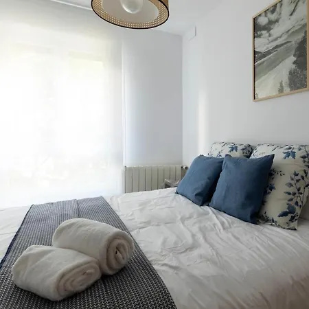 Апартаменти Vivienda Turistica Plaza De Tres Pilares