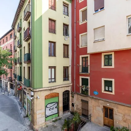 Vivienda Turistica Plaza De Tres Pilares アパート ビルバオ