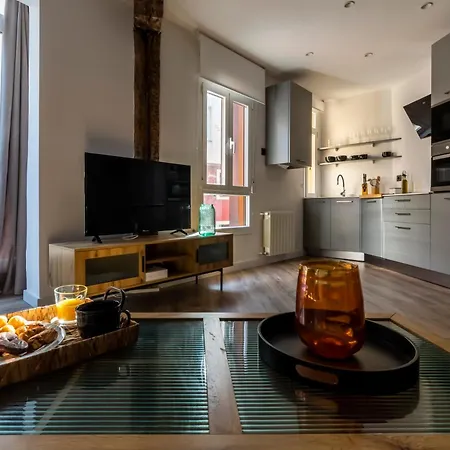 Апартаменти Vivienda Turistica Plaza De Tres Pilares *