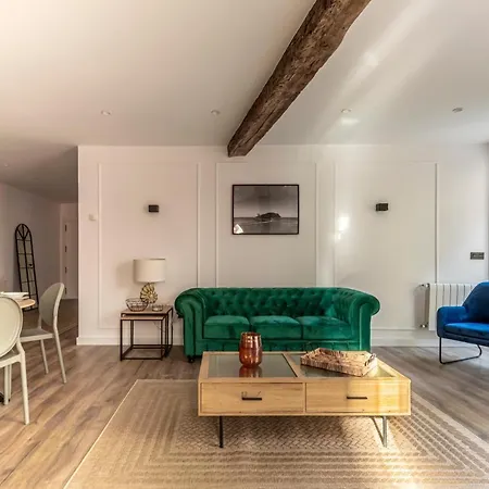 Vivienda Turistica Plaza De Tres Pilares Більбао