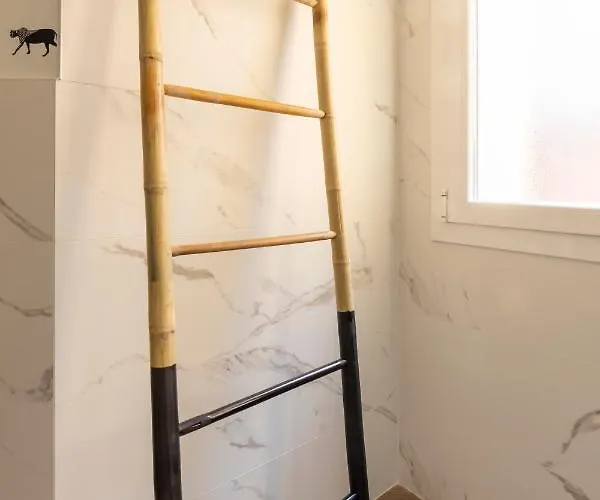 Vivienda Turistica Plaza De Tres Pilares * Більбао