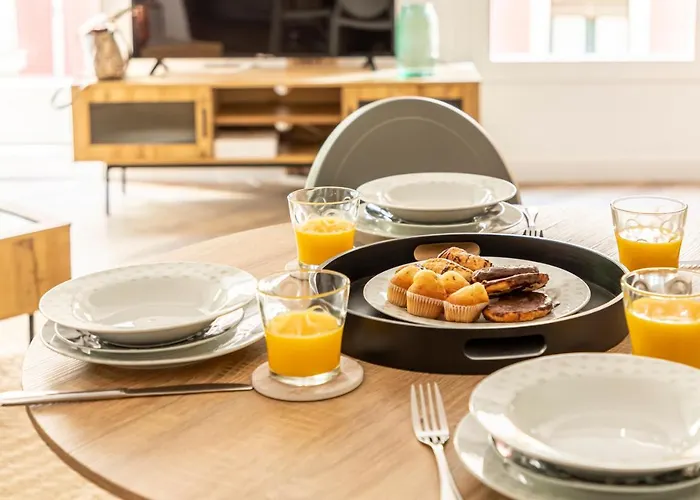 Vivienda Turistica Plaza De Tres Pilares Апартаменты *