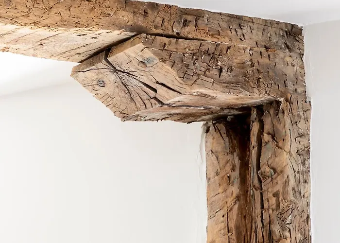 Vivienda Turistica Plaza De Tres Pilares Апартаменти *