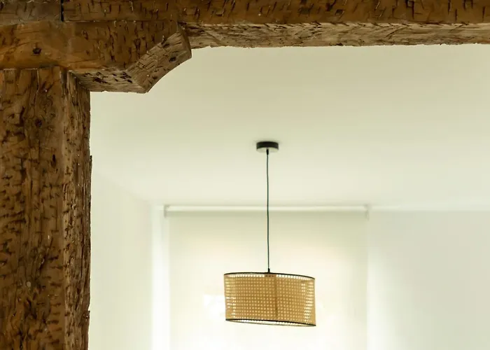 Vivienda Turistica Plaza De Tres Pilares Більбао