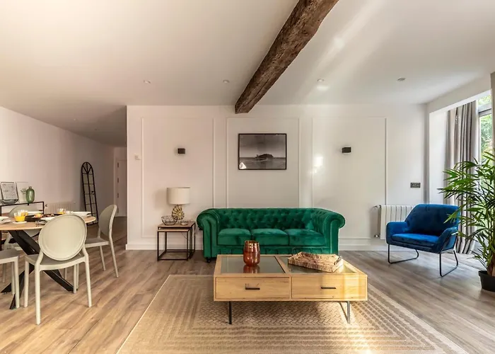 Vivienda Turistica Plaza De Tres Pilares Бильбао