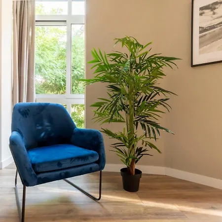 Plaza De Tres Pilares By The Urban Hosts *