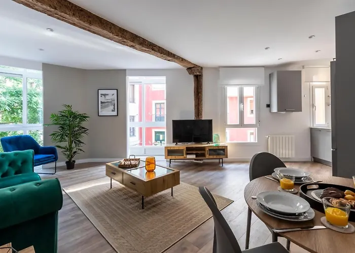 Vivienda Turistica Plaza De Tres Pilares アパート